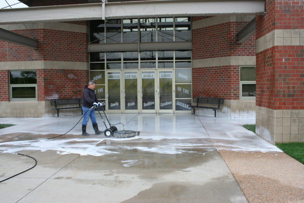 Benefits of Hiring a Professional Pressure Washing Service for commercial property